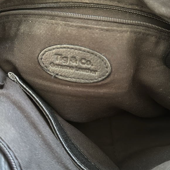 Tig & Co. black leather bucket bag w/white stitching & silver matte hardware - Picture 5 of 8